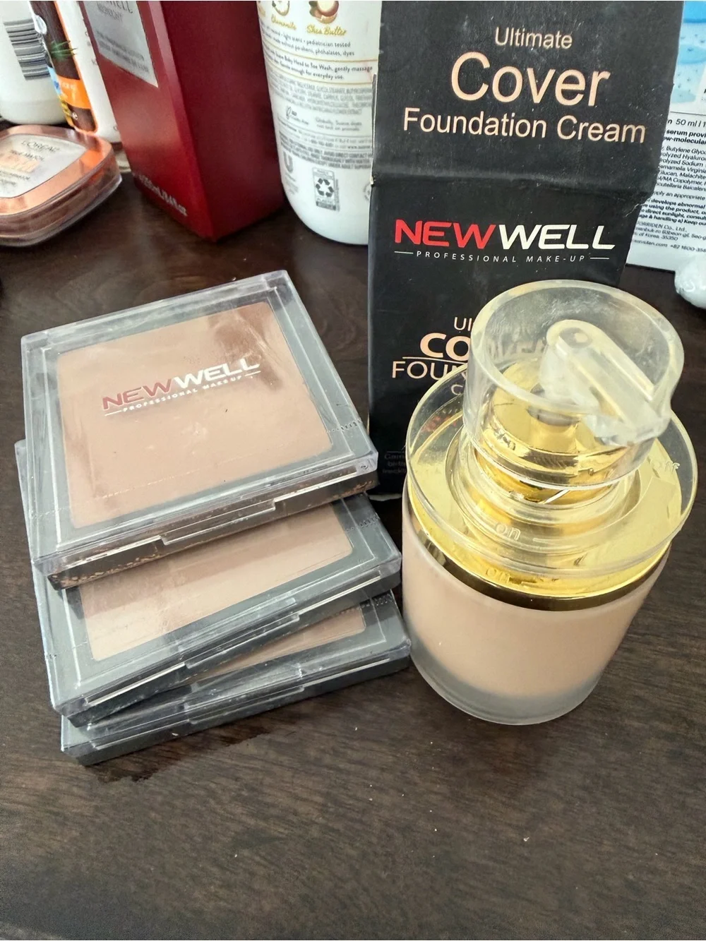 Hydrating Liquid Foundation - Beige with Gold Pump with free gift